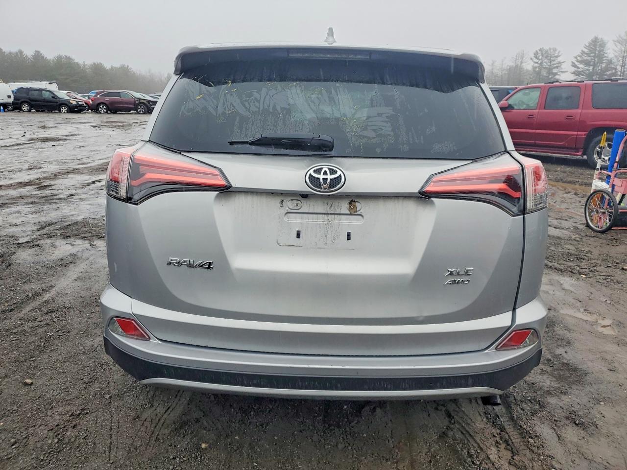 2018 TOYOTA RAV4 XLE photo 11