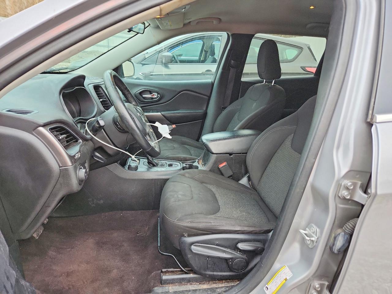 2019 JEEP CHEROKEE LATITUDE photo 19