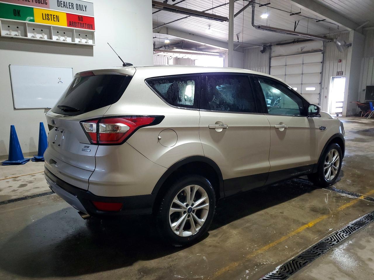 2017 FORD ESCAPE SE photo 5
