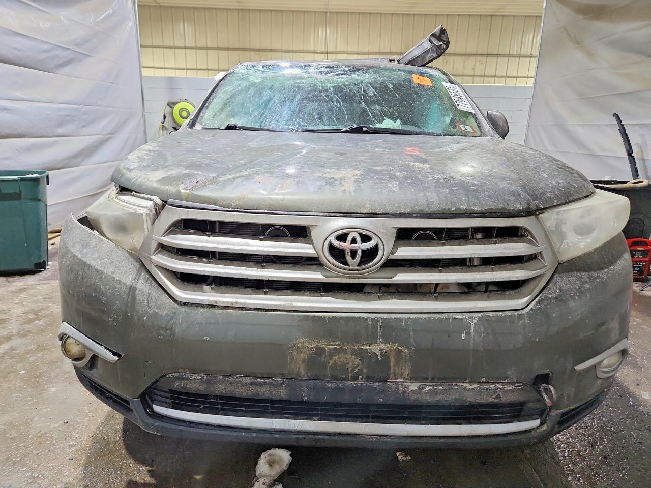 2012 TOYOTA HIGHLANDER BASE photo 9