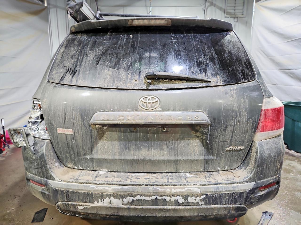 2012 TOYOTA HIGHLANDER BASE photo 11