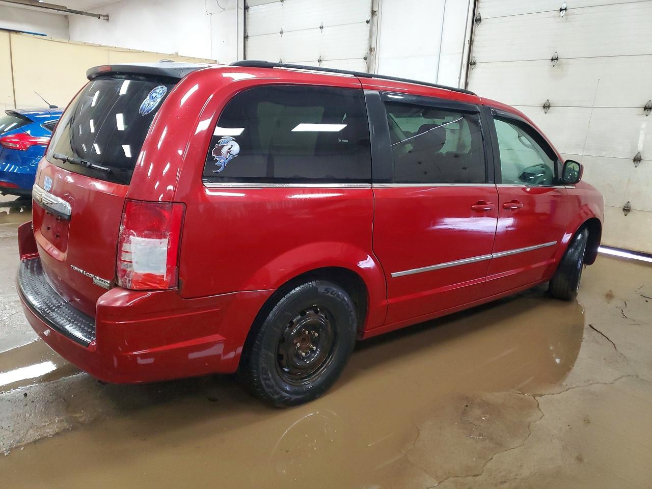 2010 CHRYSLER TOWN & COUNTRY TOURING photo 3