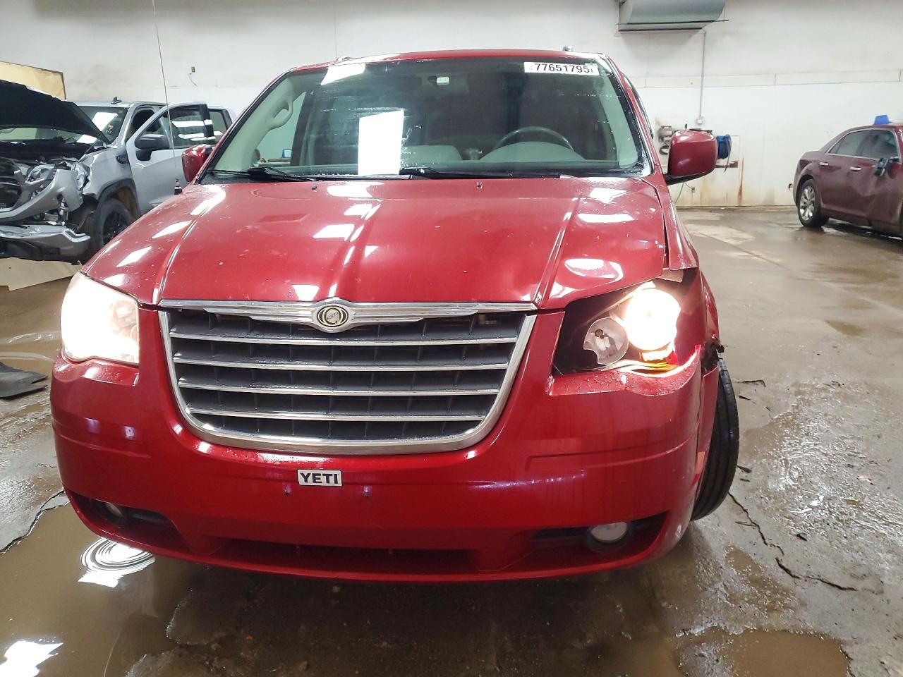 2010 CHRYSLER TOWN & COUNTRY TOURING photo 5