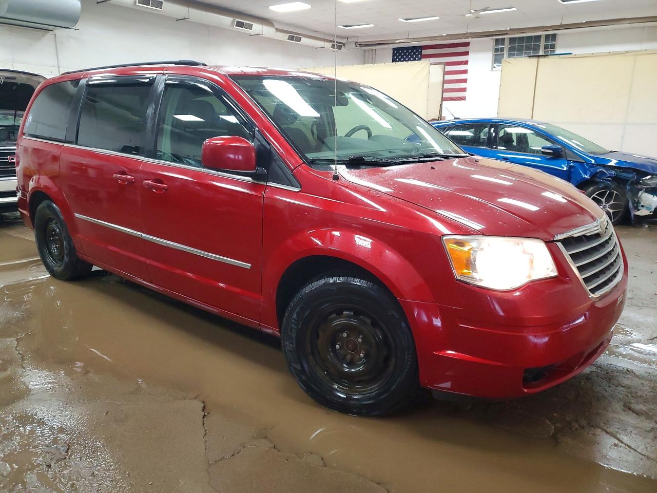 2010 CHRYSLER TOWN & COUNTRY TOURING photo 4