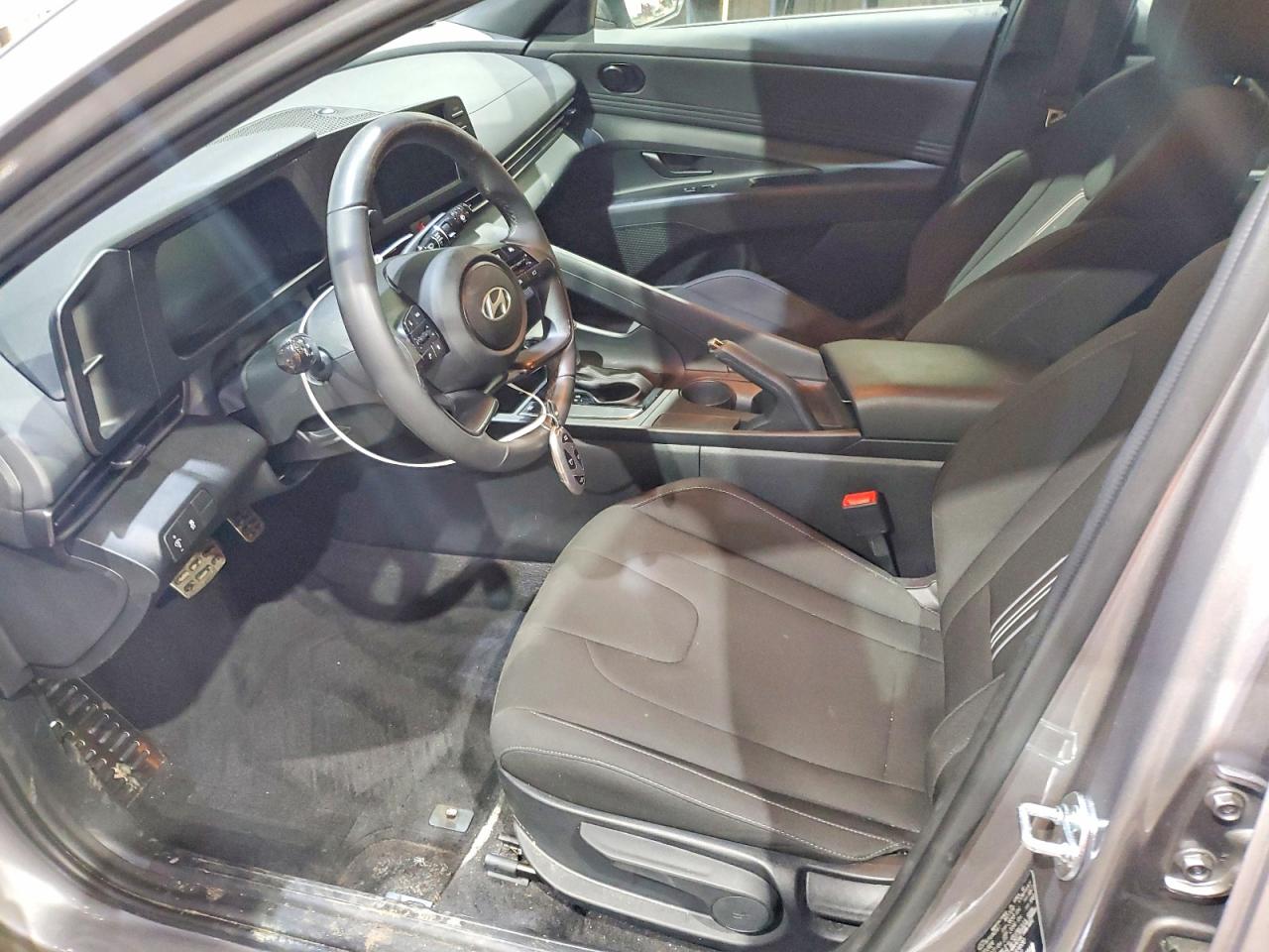 2025 HYUNDAI ELANTRA SEL SPORT photo 7