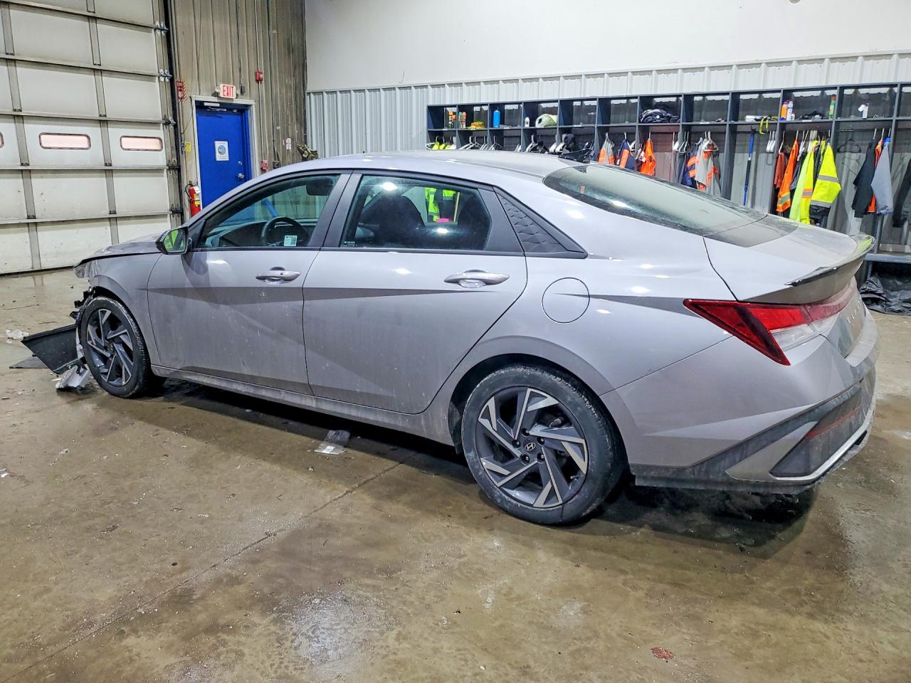 2025 HYUNDAI ELANTRA SEL SPORT photo 2
