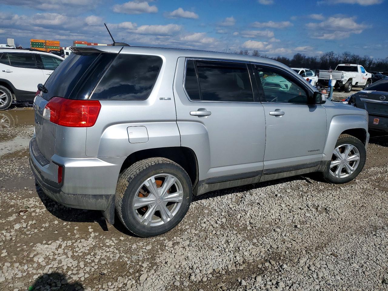 2017 GMC TERRAIN SLE photo 3