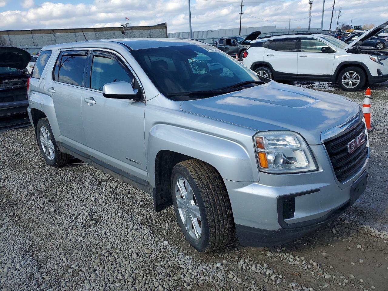 2017 GMC TERRAIN SLE photo 4