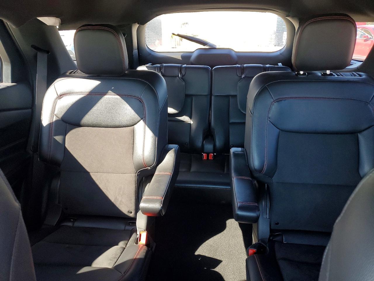2024 FORD EXPLORER ST-LINE photo 10