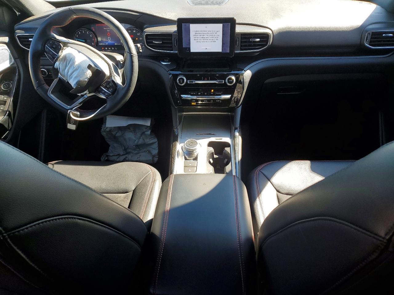 2024 FORD EXPLORER ST-LINE photo 8