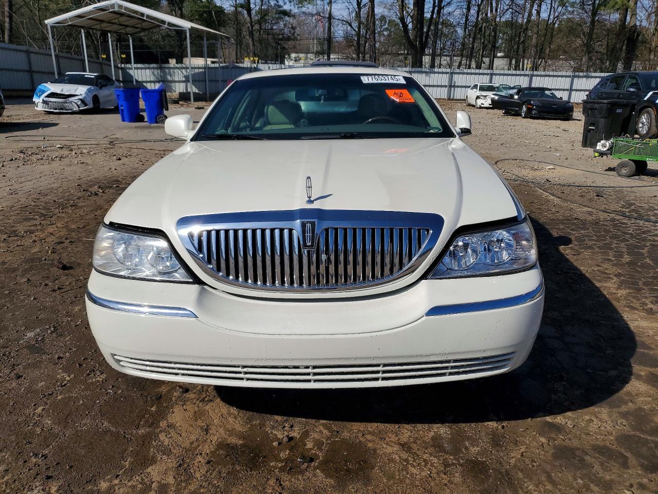 2006 LINCOLN TOWN CAR SIGNATURE LIMITED photo 5
