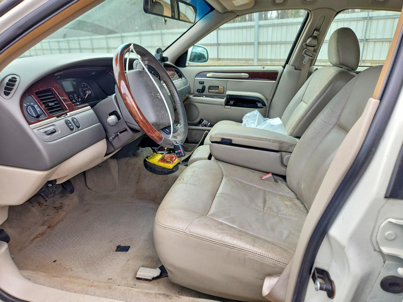 2006 LINCOLN TOWN CAR SIGNATURE LIMITED photo 7