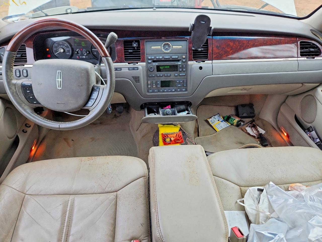 2006 LINCOLN TOWN CAR SIGNATURE LIMITED photo 8