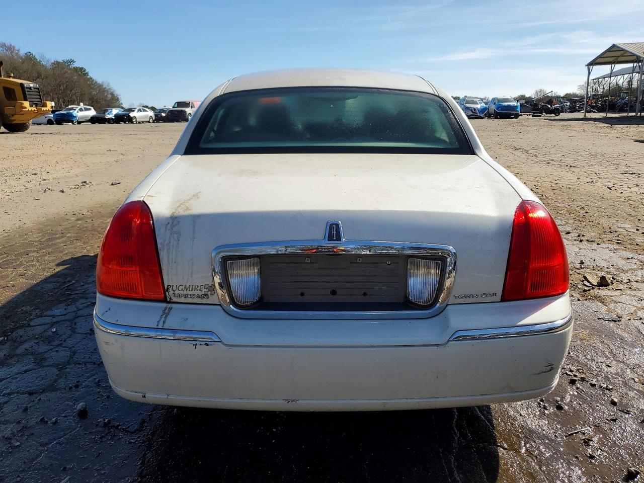 2006 LINCOLN TOWN CAR SIGNATURE LIMITED photo 6