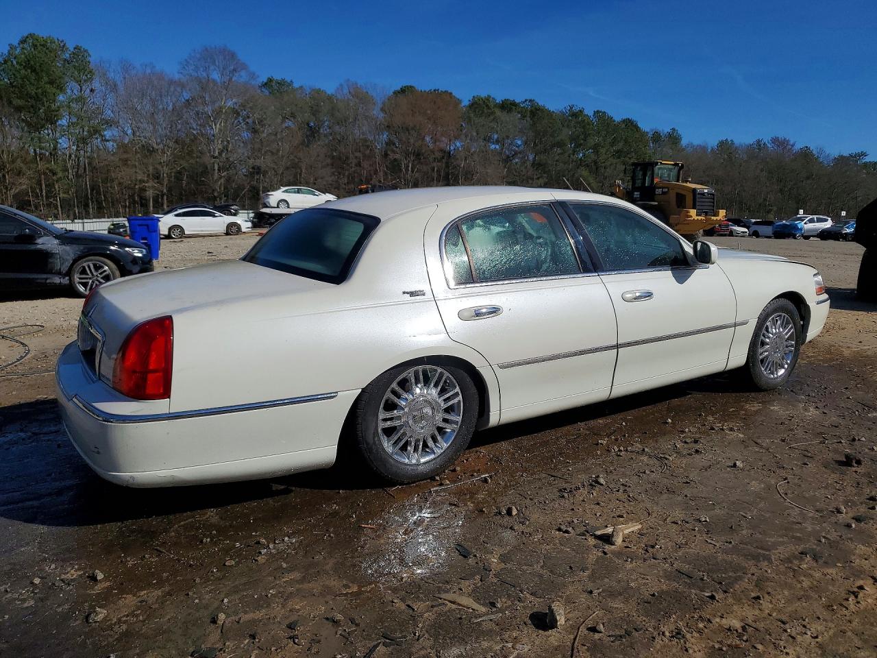 2006 LINCOLN TOWN CAR SIGNATURE LIMITED photo 3