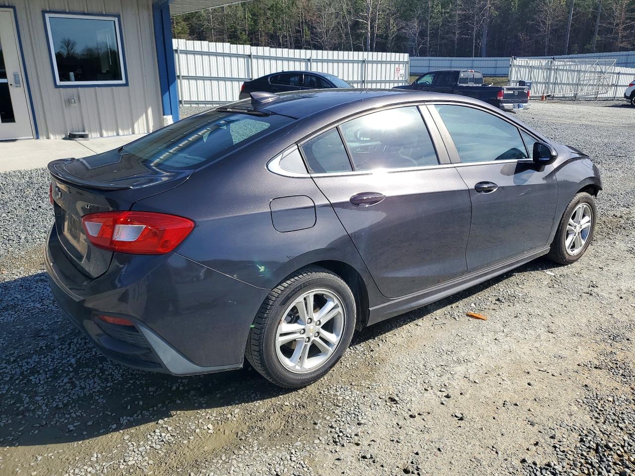2017 CHEVROLET CRUZE LT photo 5
