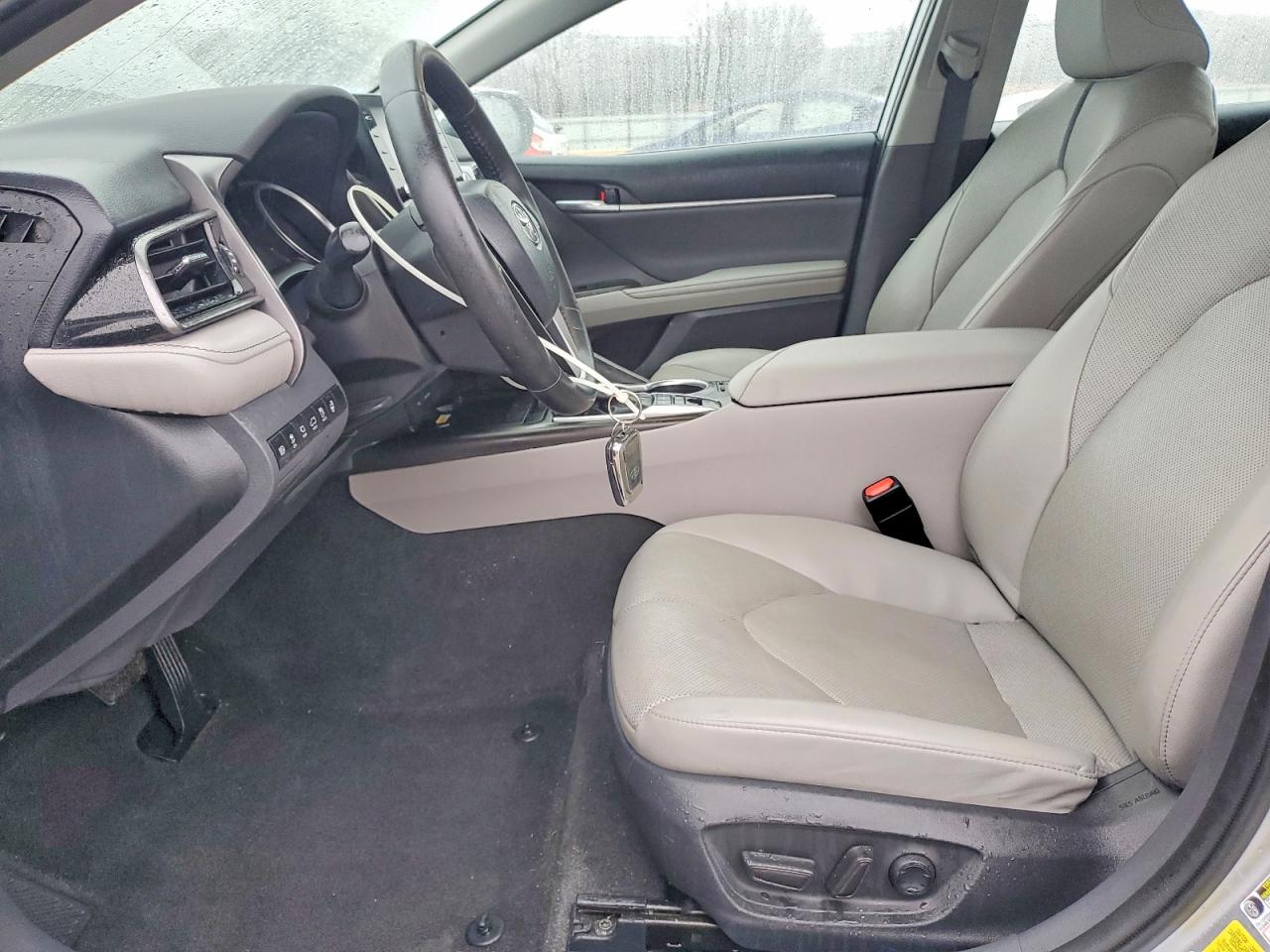 2022 TOYOTA CAMRY XLE photo 13
