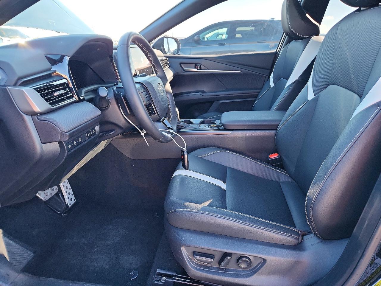2025 TOYOTA CAMRY SE photo 13