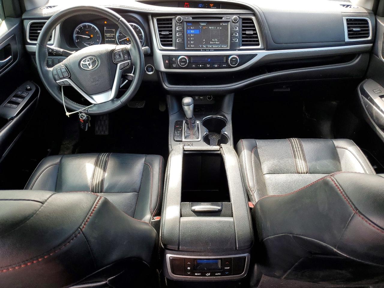 2019 TOYOTA HIGHLANDER SE photo 15