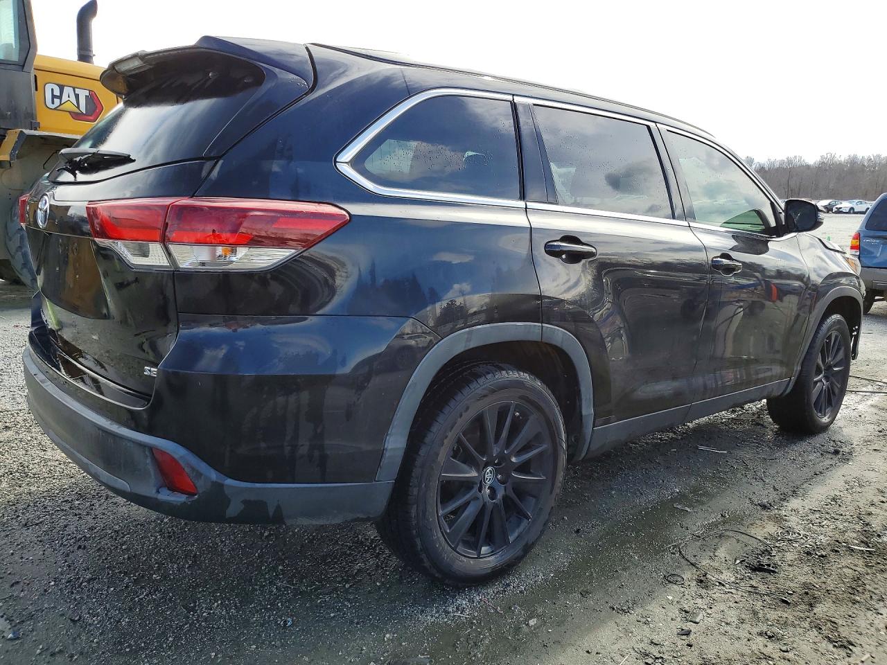 2019 TOYOTA HIGHLANDER SE photo 5