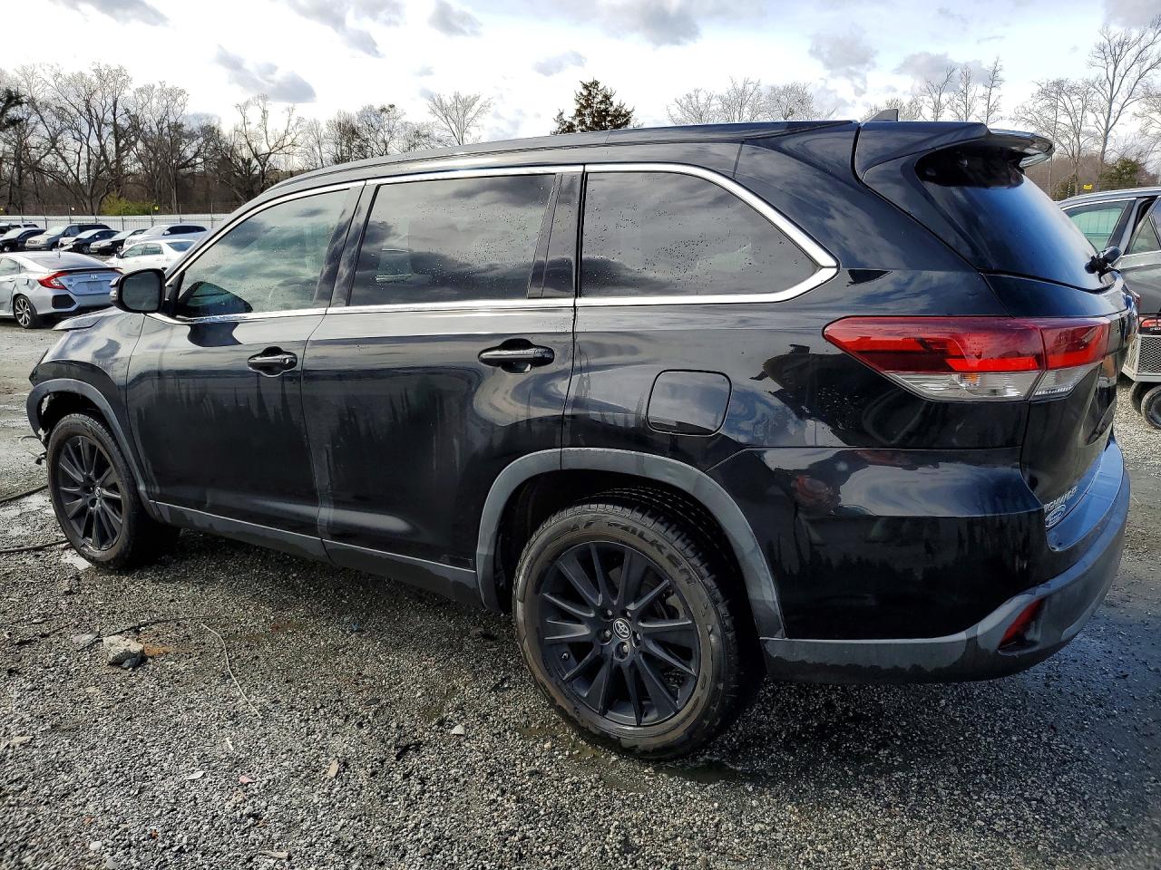 2019 TOYOTA HIGHLANDER SE photo 3