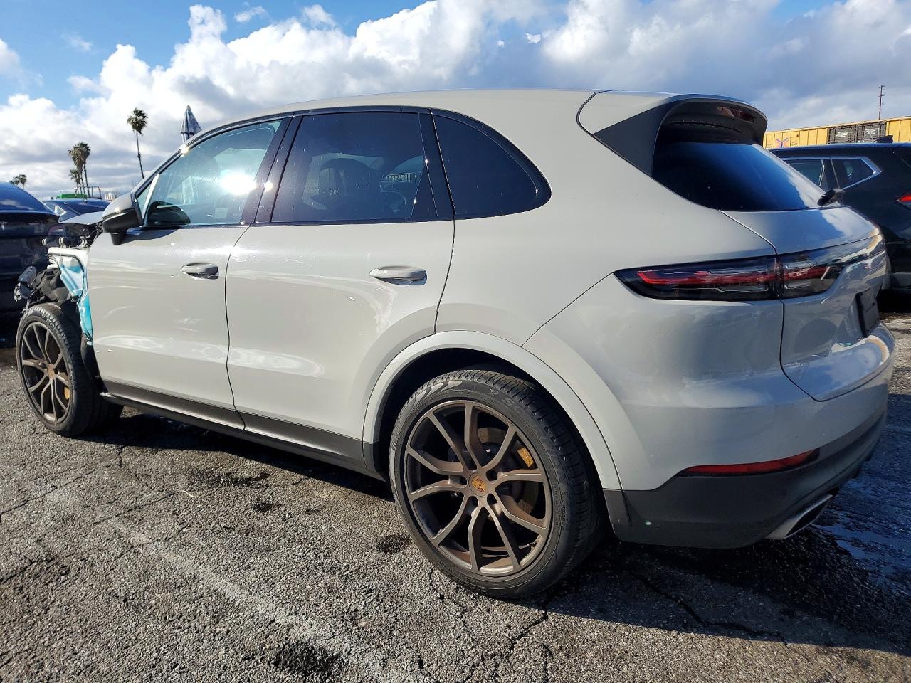 2021 PORSCHE CAYENNE photo 4
