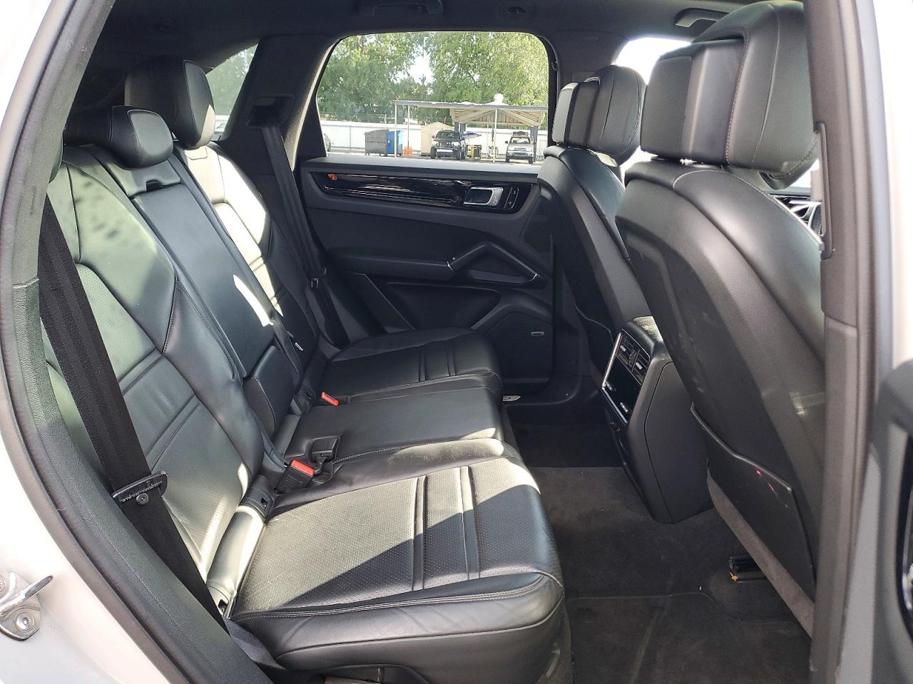 2021 PORSCHE CAYENNE photo 31