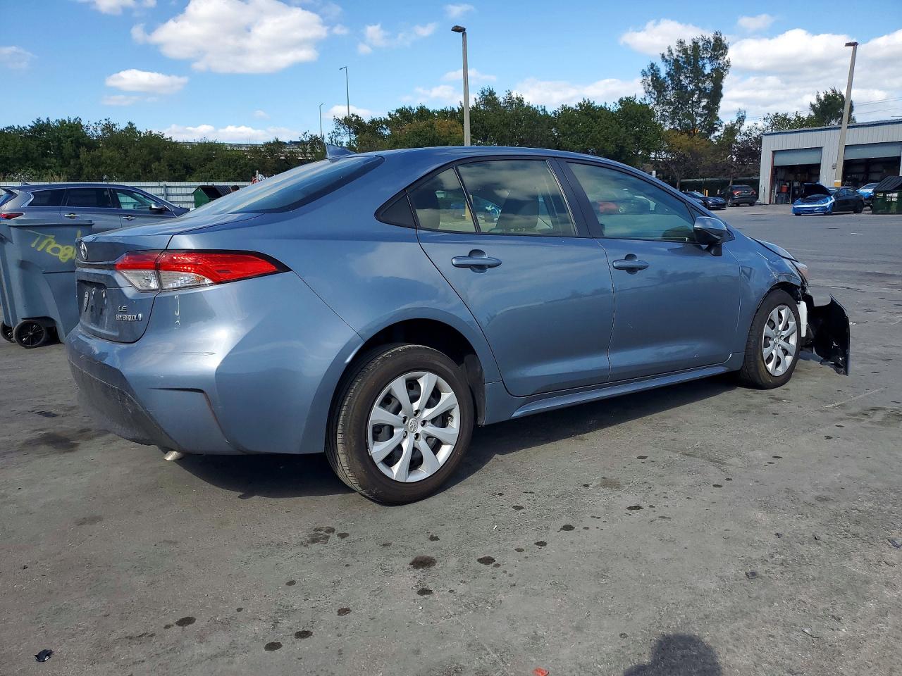 2023 TOYOTA COROLLA LE photo 3