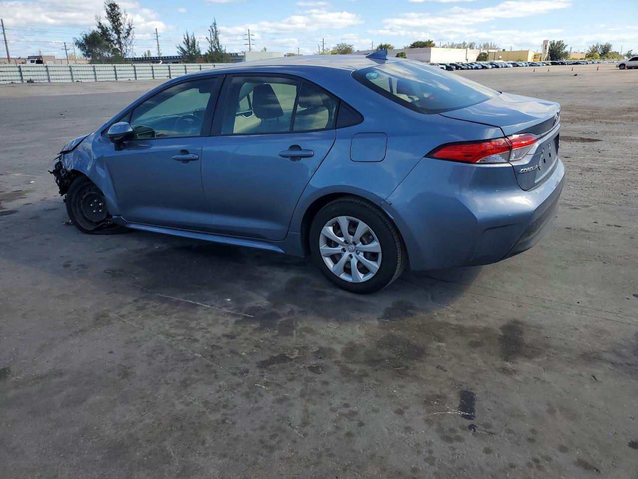 2023 TOYOTA COROLLA LE photo 2
