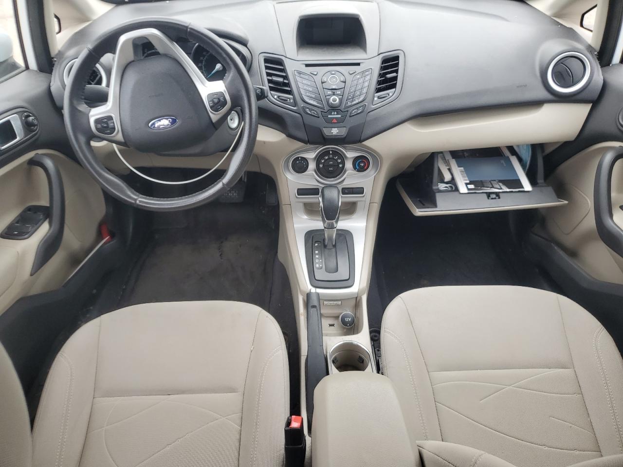 2015 FORD FIESTA SE photo 22