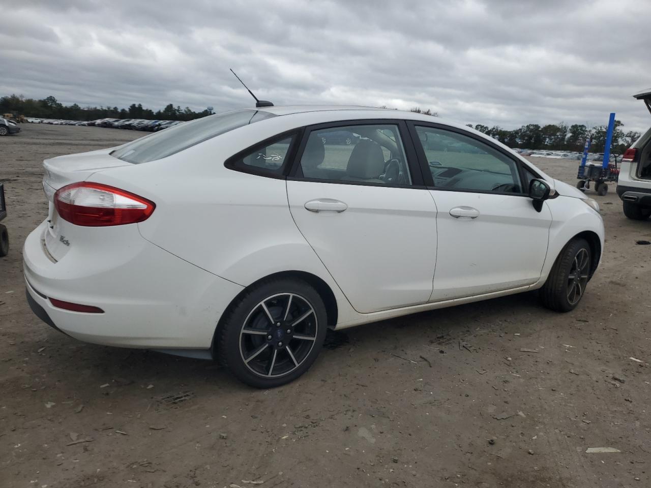2015 FORD FIESTA SE photo 7