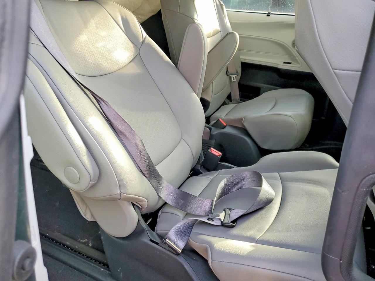 2025 TOYOTA SIENNA photo 11