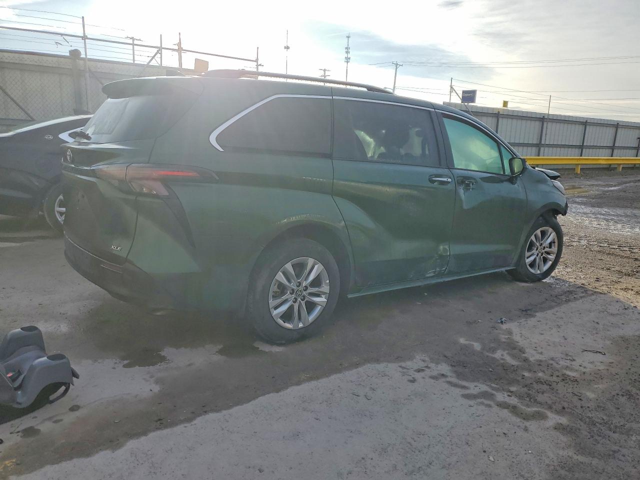 2025 TOYOTA SIENNA photo 3