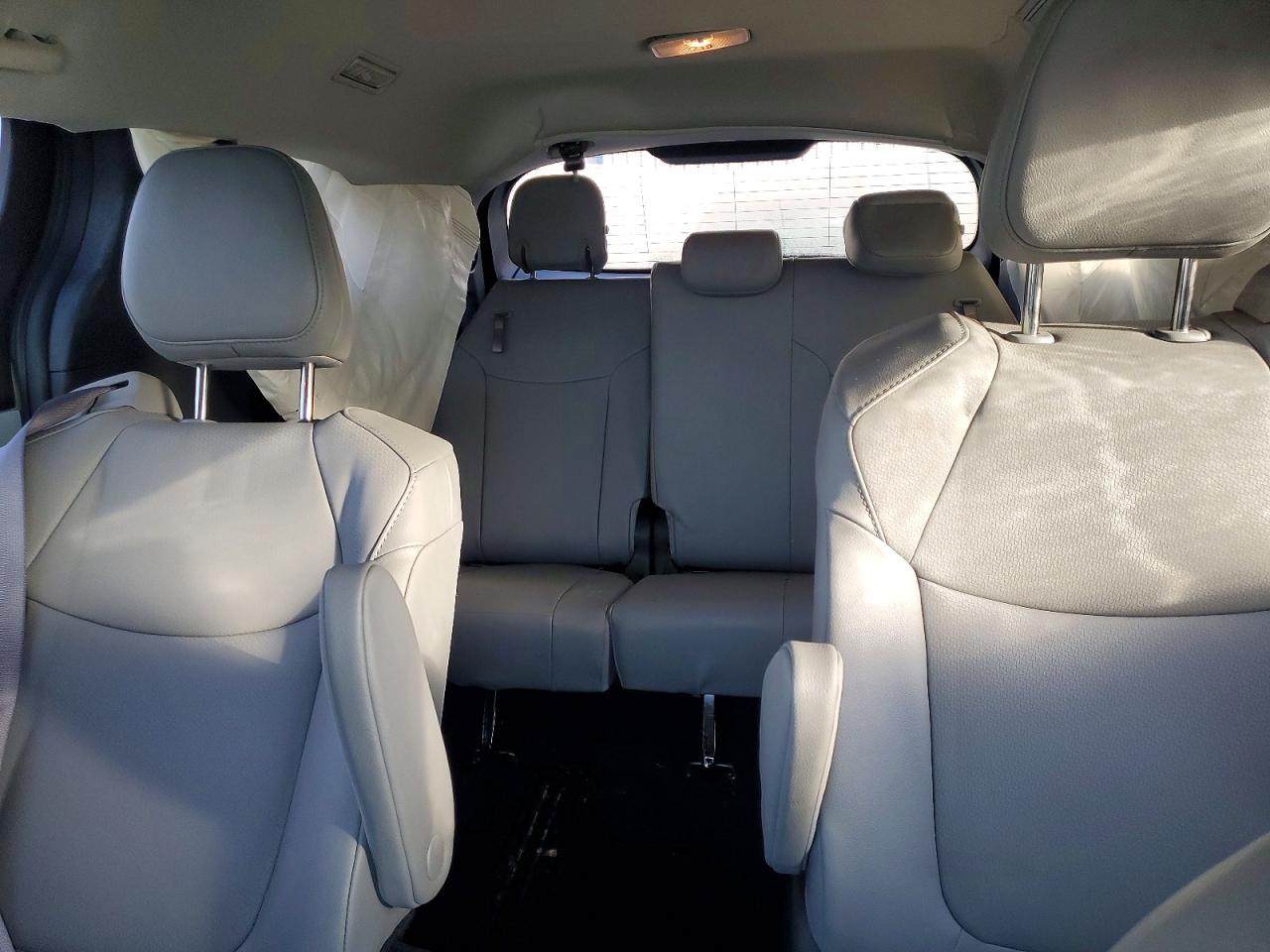 2025 TOYOTA SIENNA photo 10