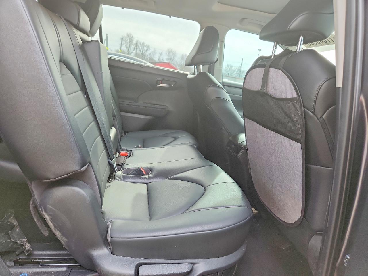 2021 TOYOTA HIGHLANDER XLE photo 31