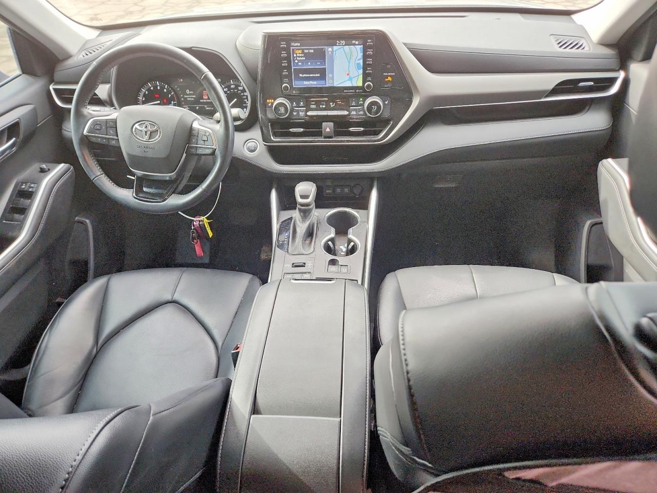 2021 TOYOTA HIGHLANDER XLE photo 22