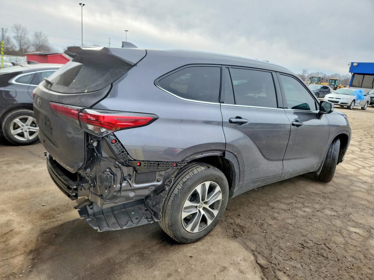 2021 TOYOTA HIGHLANDER XLE photo 7