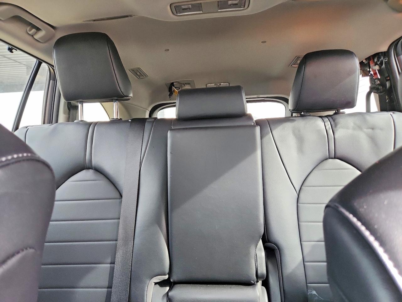 2021 TOYOTA HIGHLANDER XLE photo 28