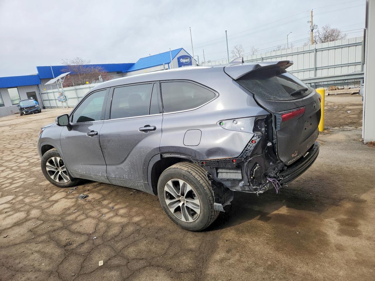 2021 TOYOTA HIGHLANDER XLE photo 4