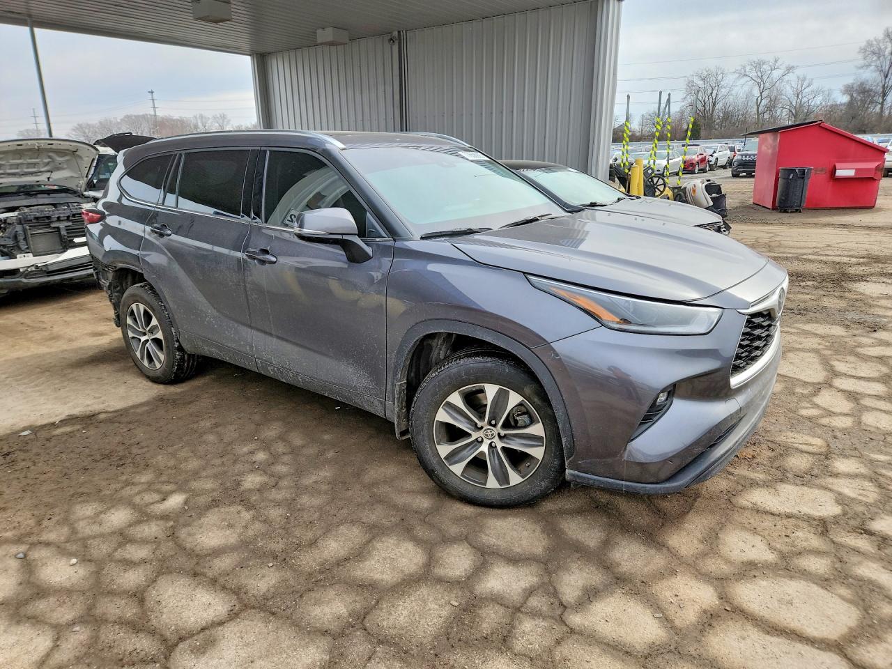 2021 TOYOTA HIGHLANDER XLE photo 10