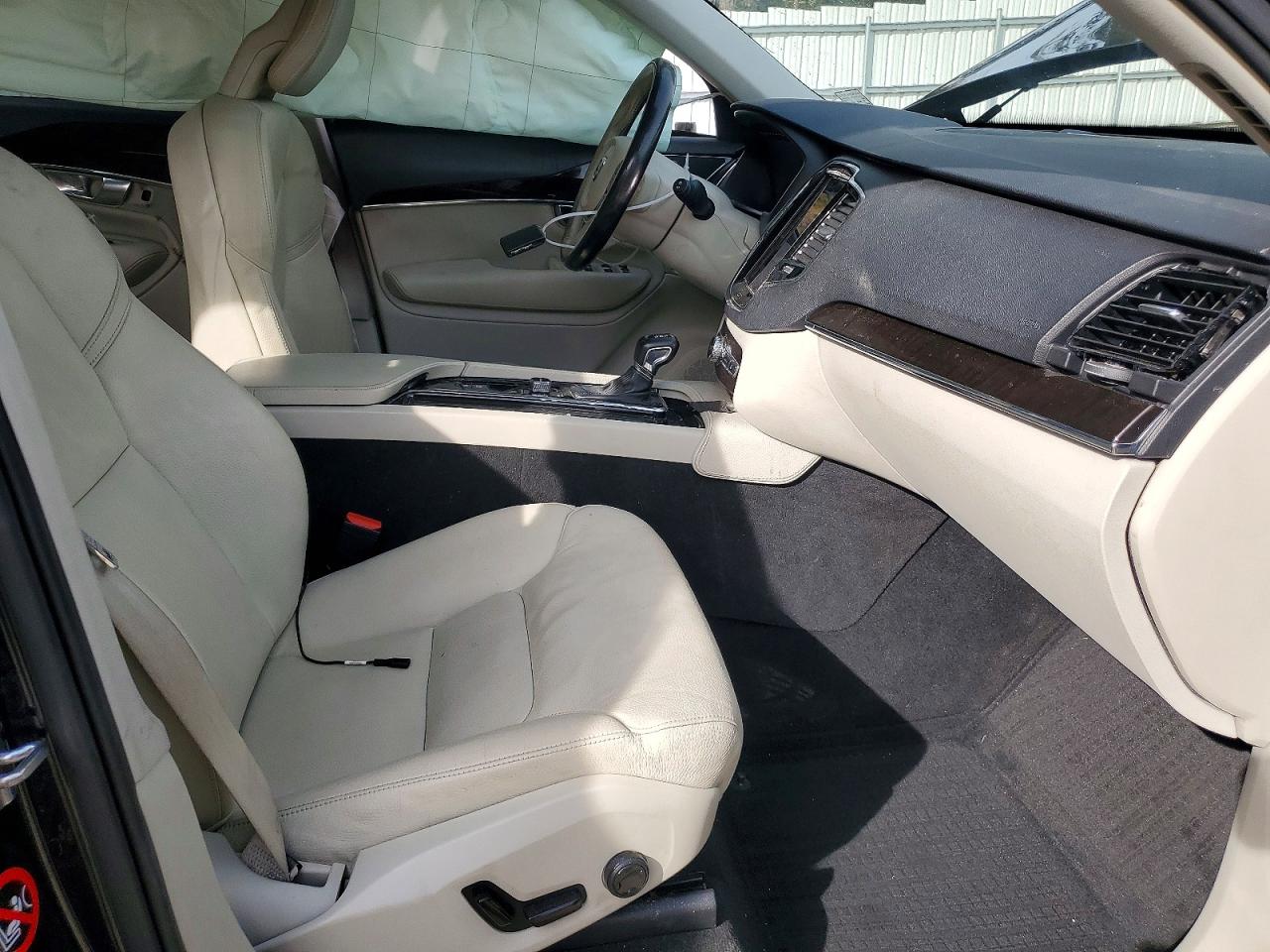 2017 VOLVO XC90 T6 photo 13