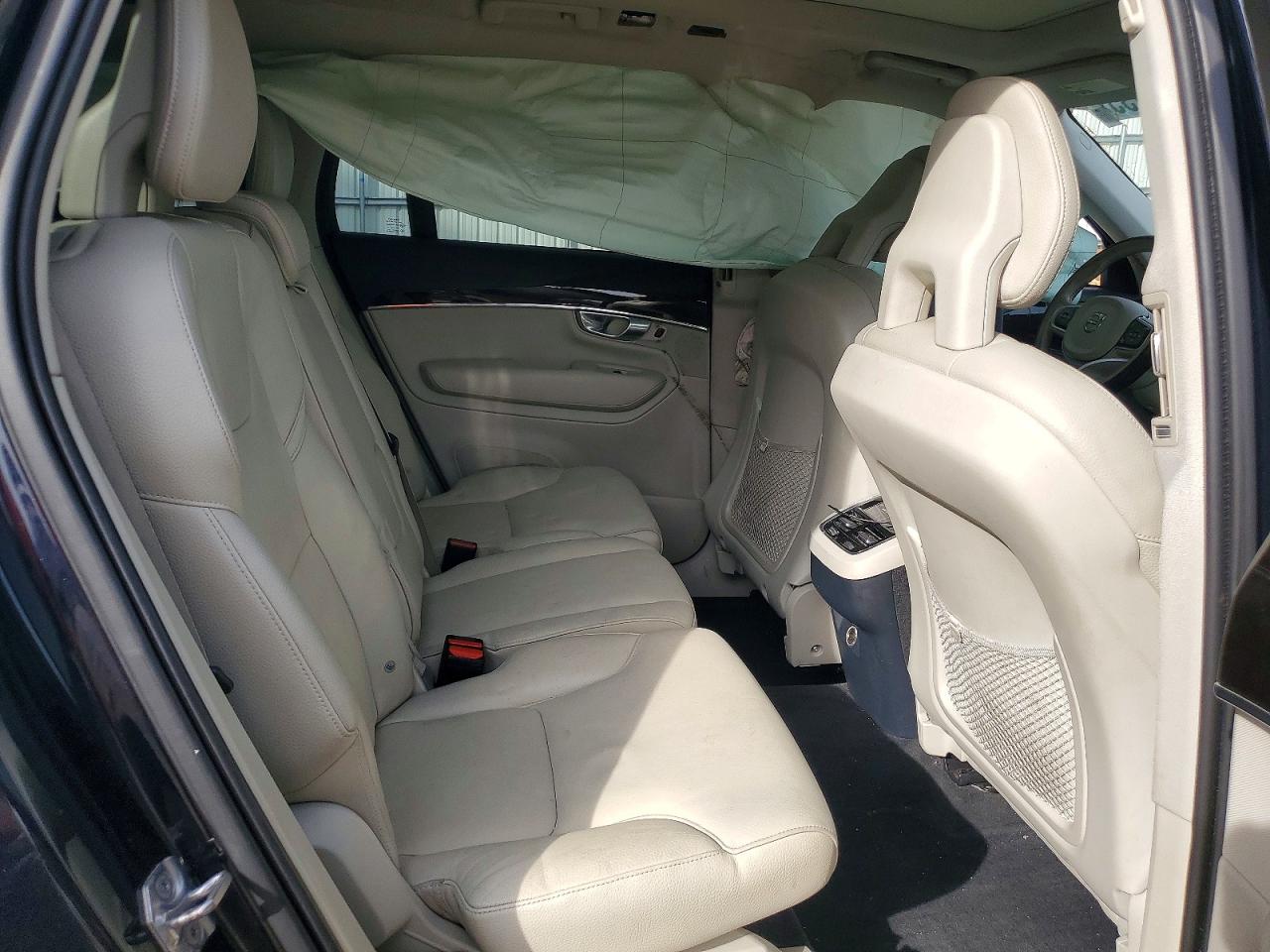 2017 VOLVO XC90 T6 photo 19