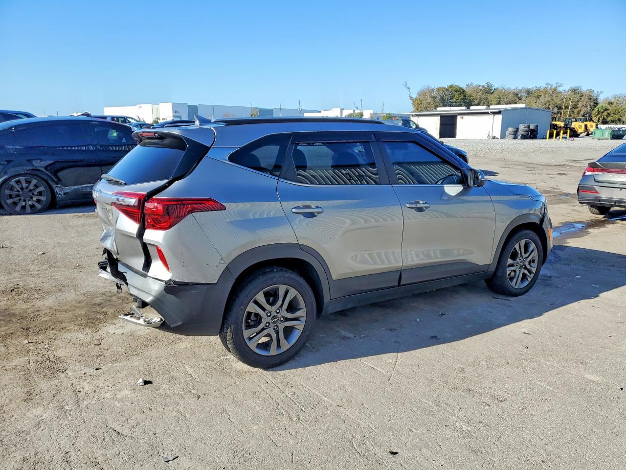 2023 KIA SELTOS S photo 3
