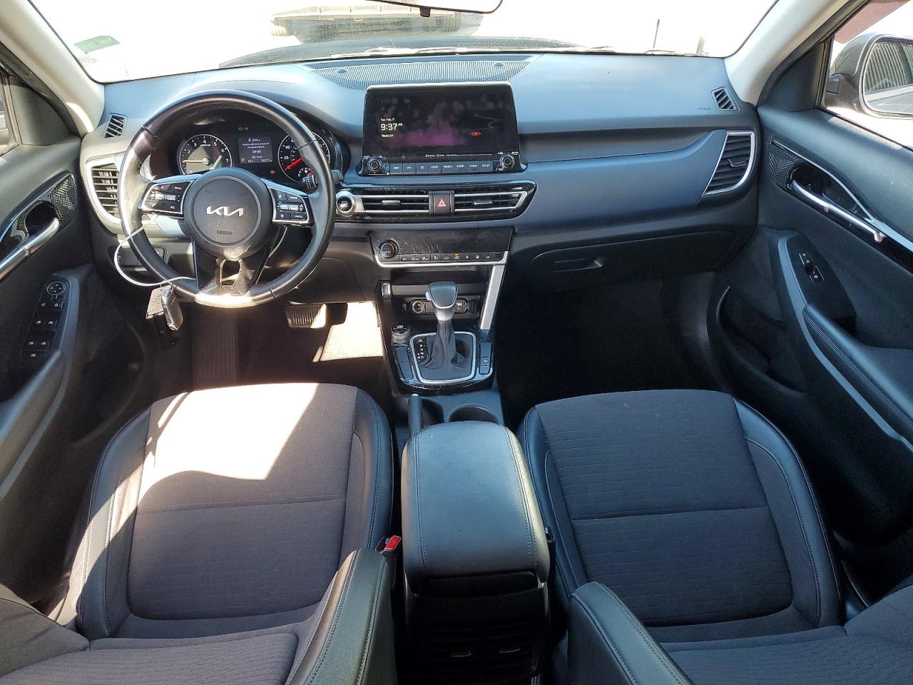 2023 KIA SELTOS S photo 8