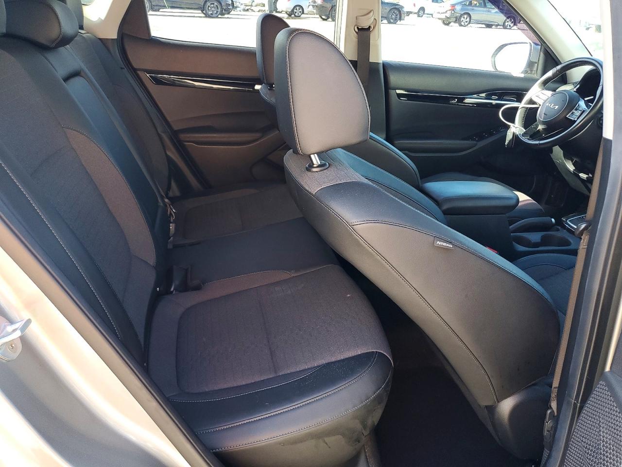 2023 KIA SELTOS S photo 11