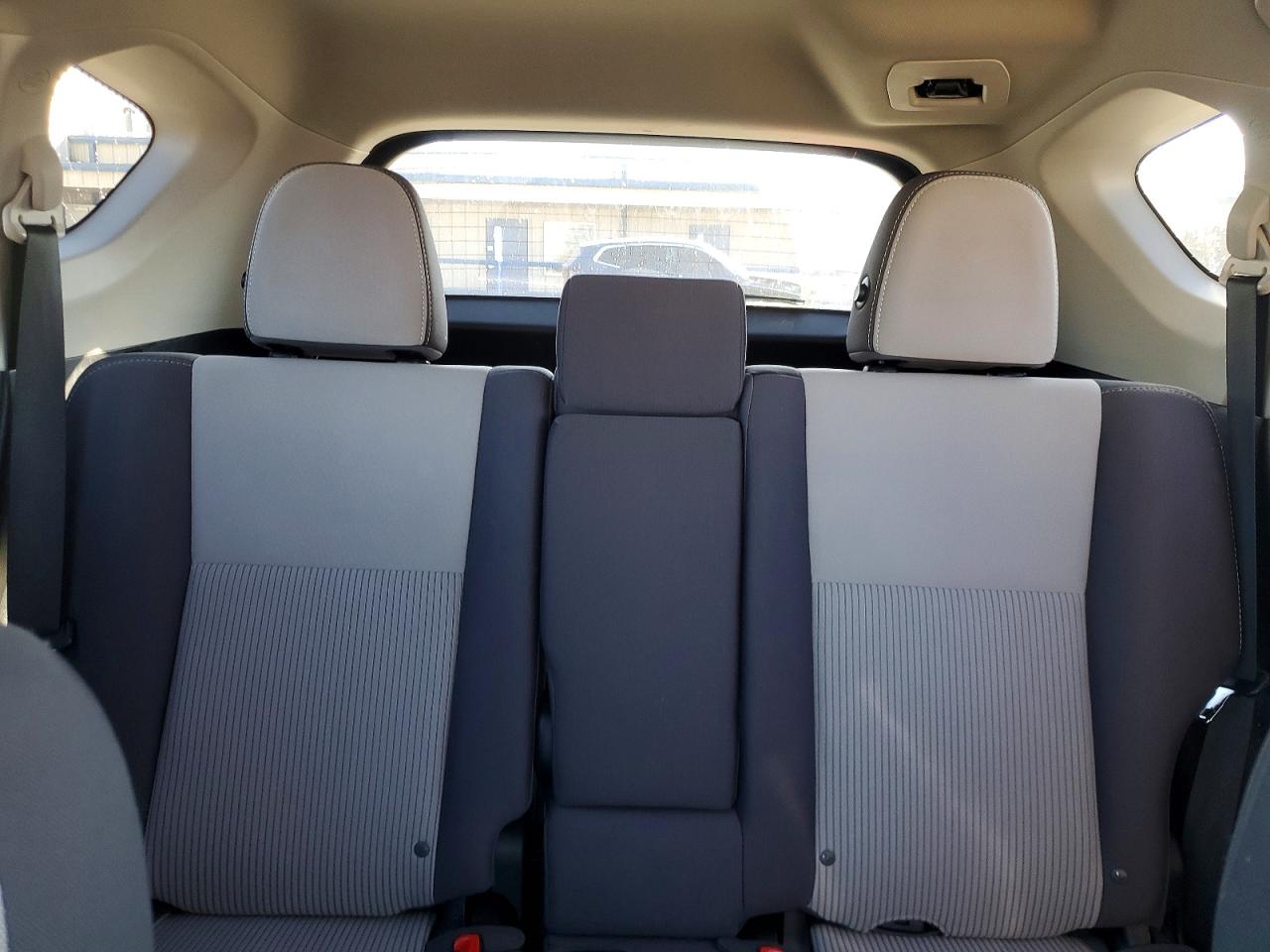 2015 TOYOTA RAV4 XLE photo 19