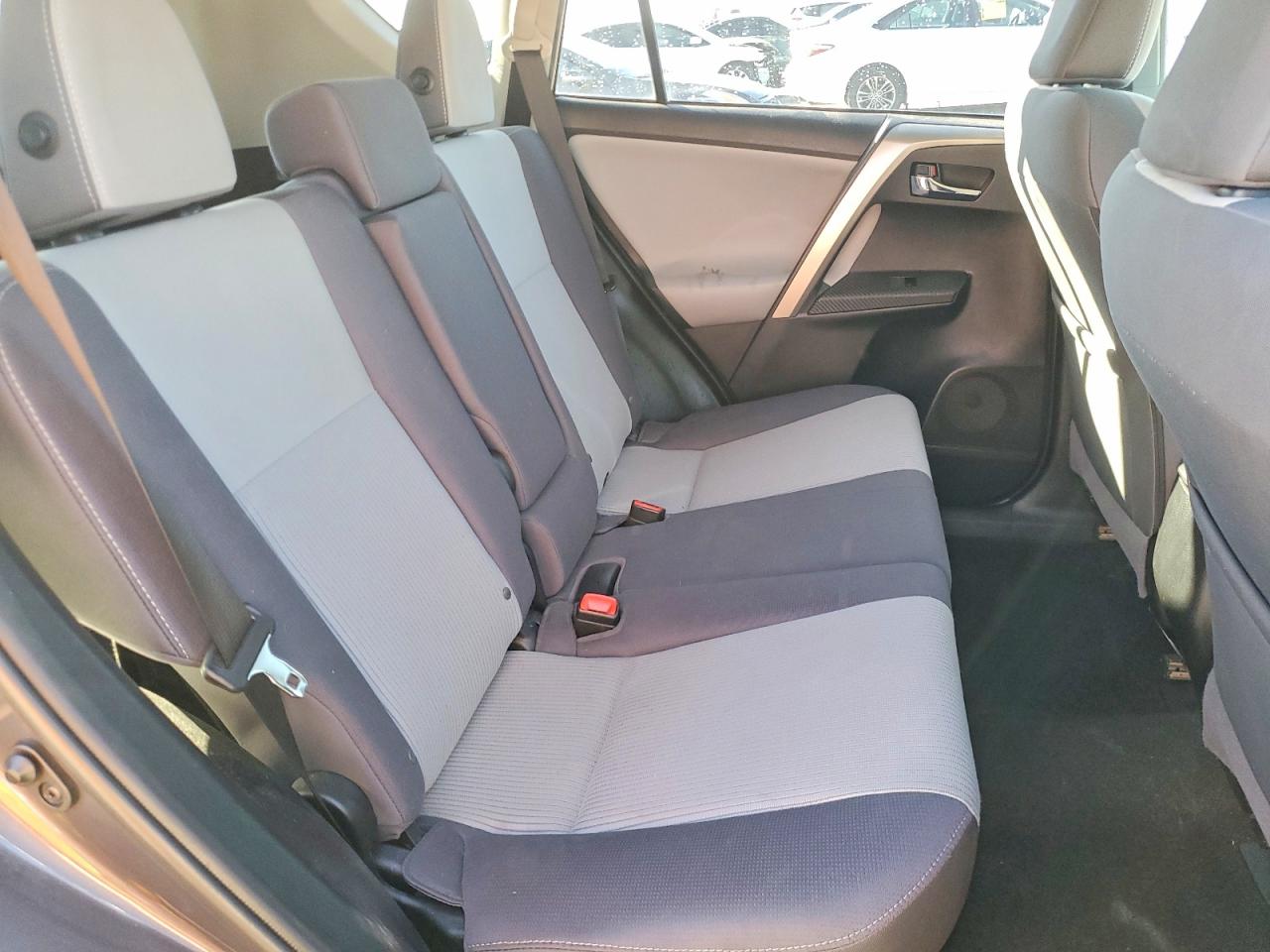2015 TOYOTA RAV4 XLE photo 21