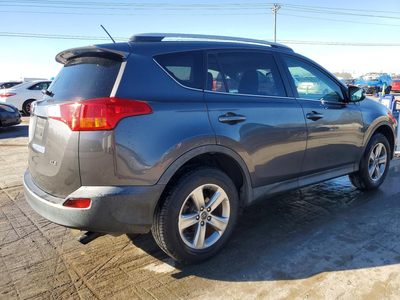 2015 TOYOTA RAV4 XLE photo 5