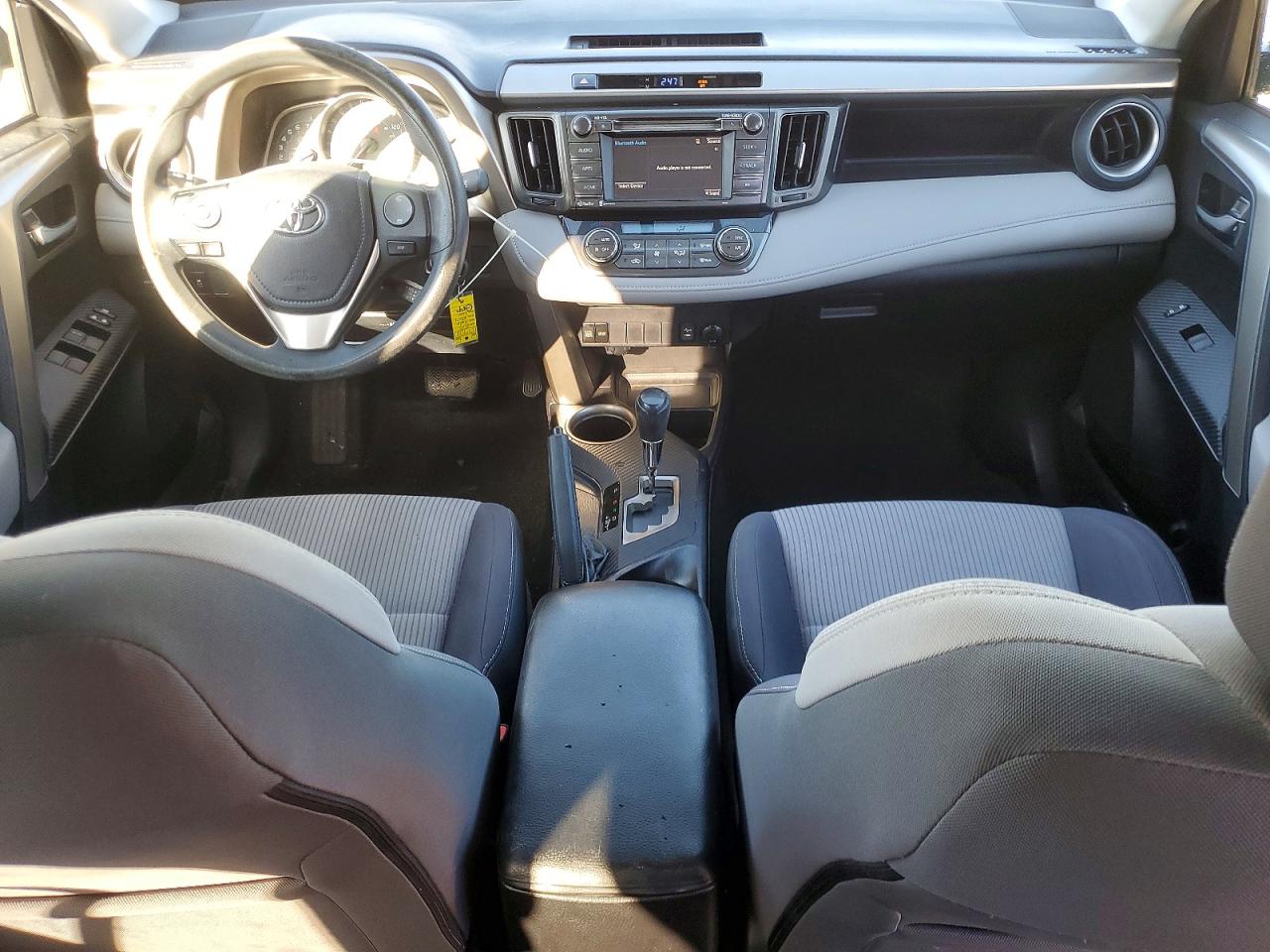 2015 TOYOTA RAV4 XLE photo 15