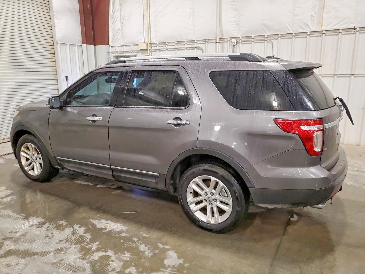 2011 FORD EXPLORER XLT photo 3